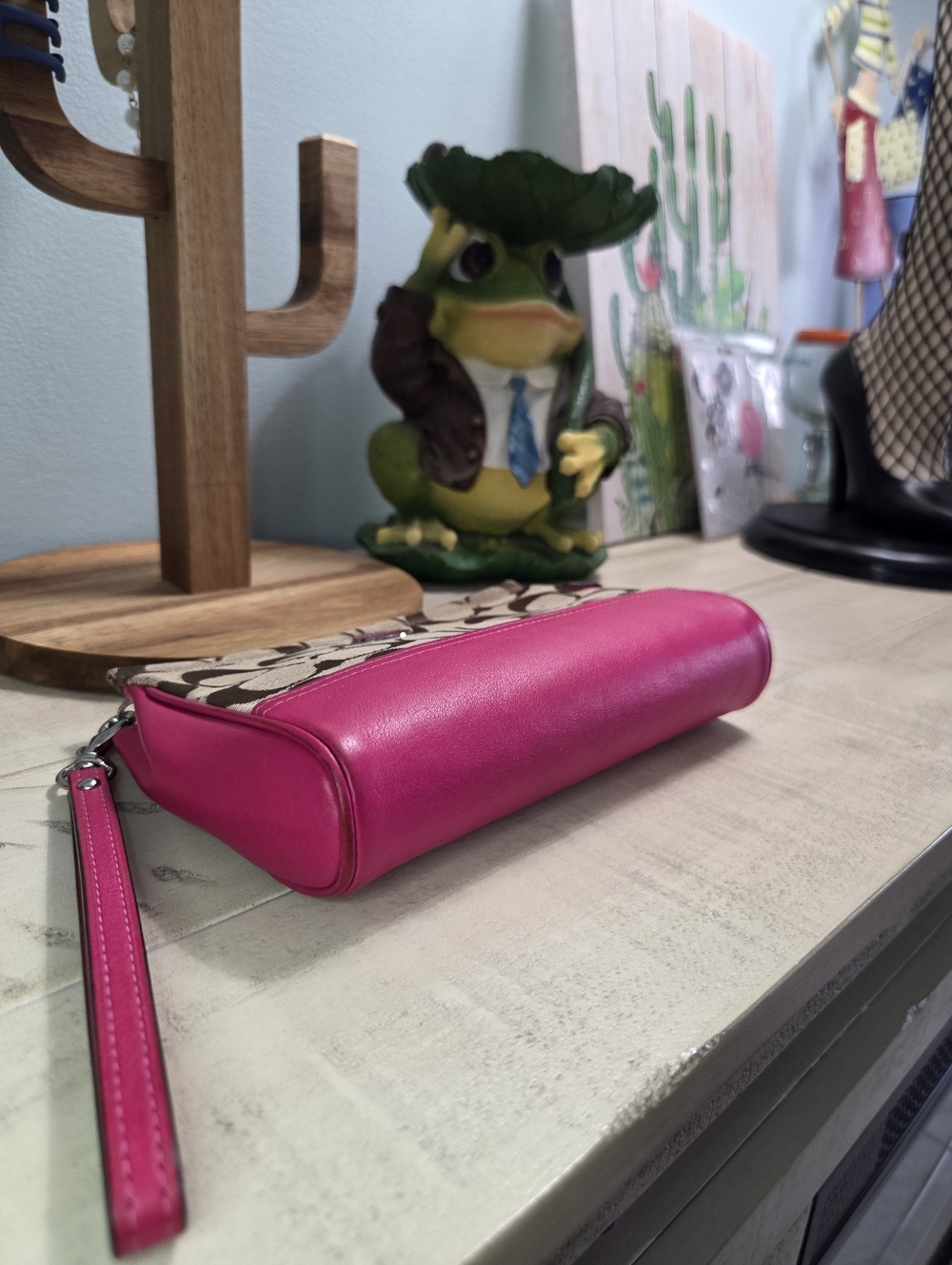 Coach Brown Signature Canvas with Hot Pink Leather Wristlet Clutch,EUC - Picture 10 of 14